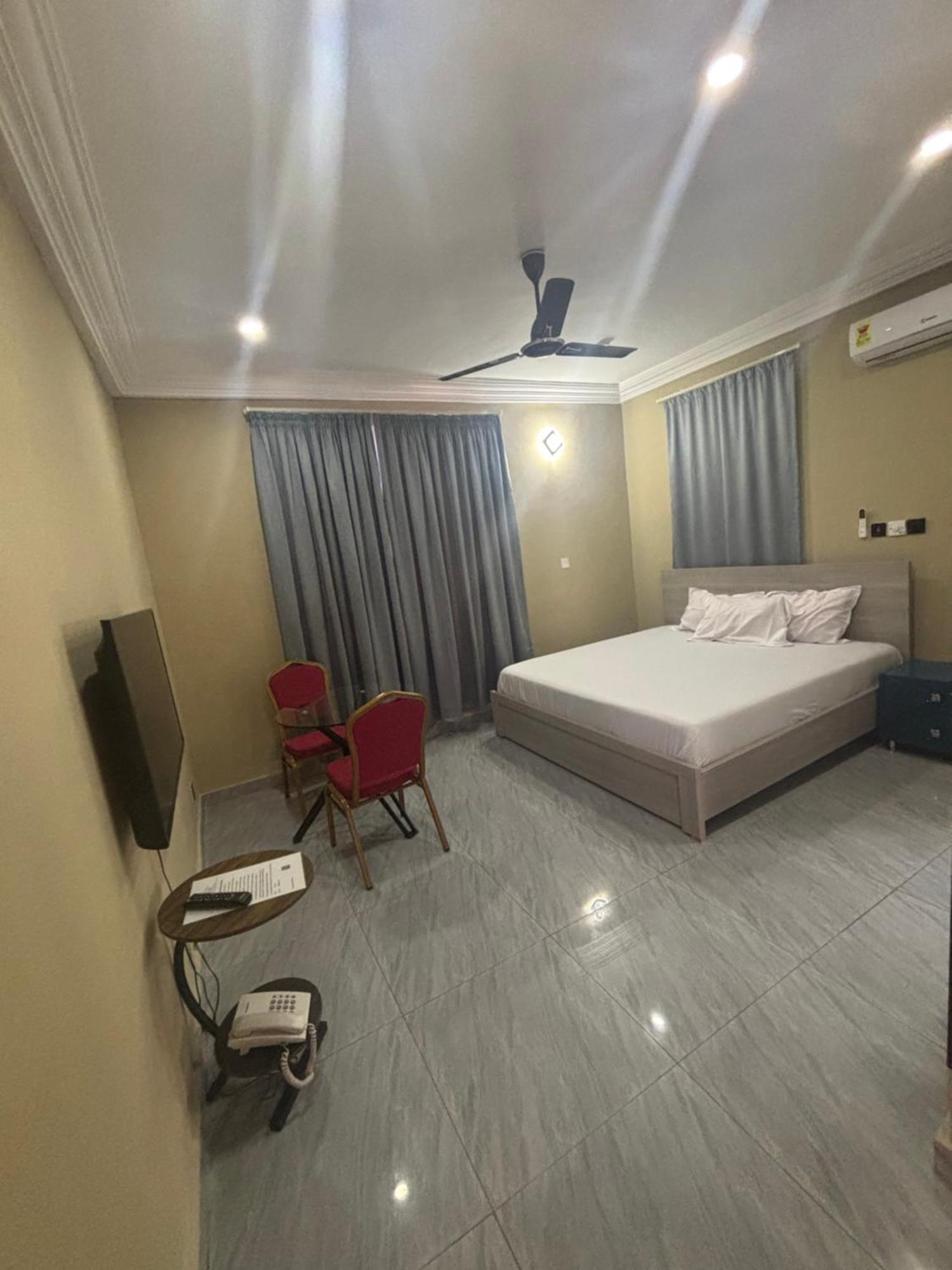 Bonsukoda Lodge Madina Buitenkant foto
