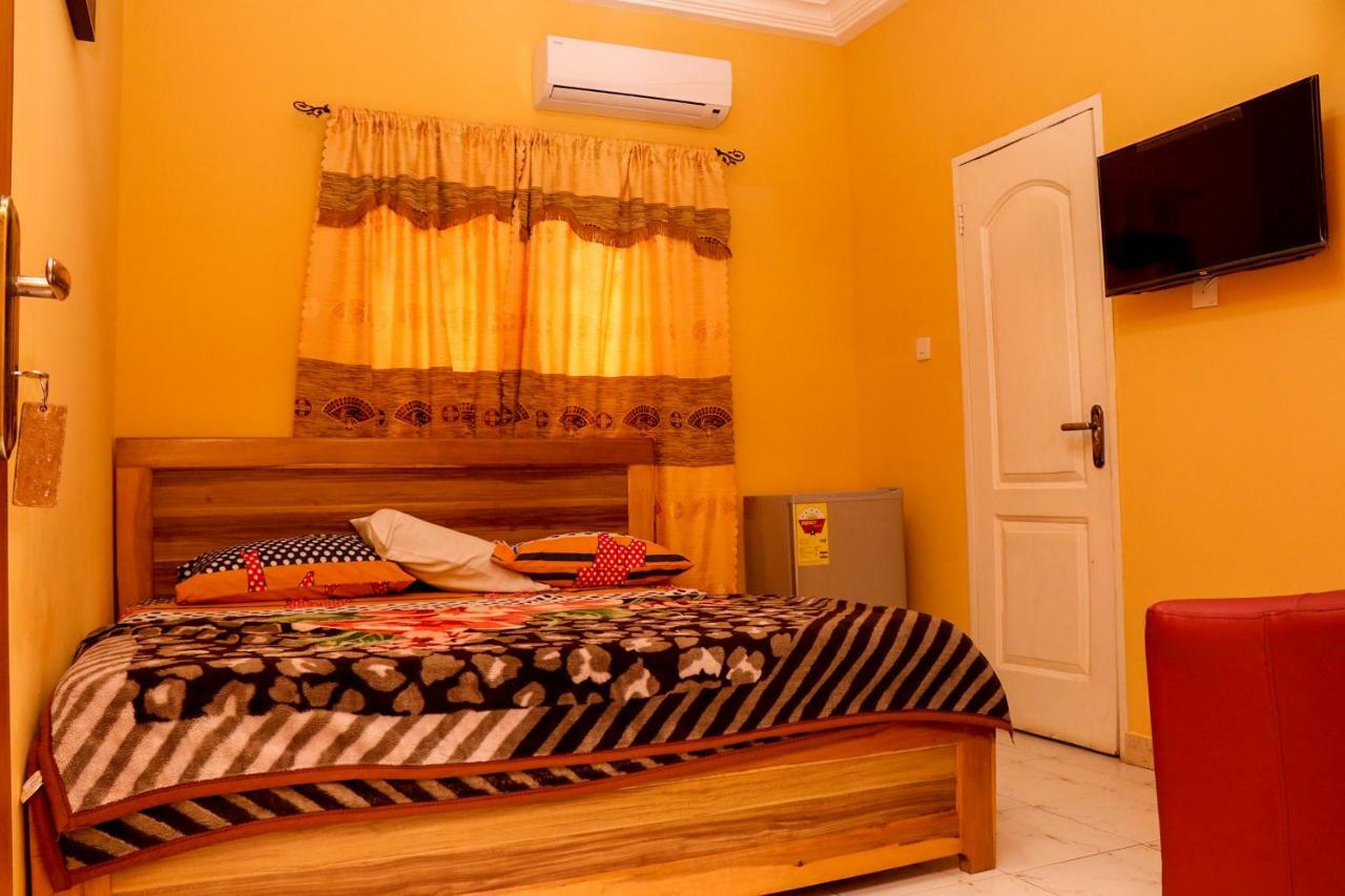 Bonsukoda Lodge Madina Buitenkant foto