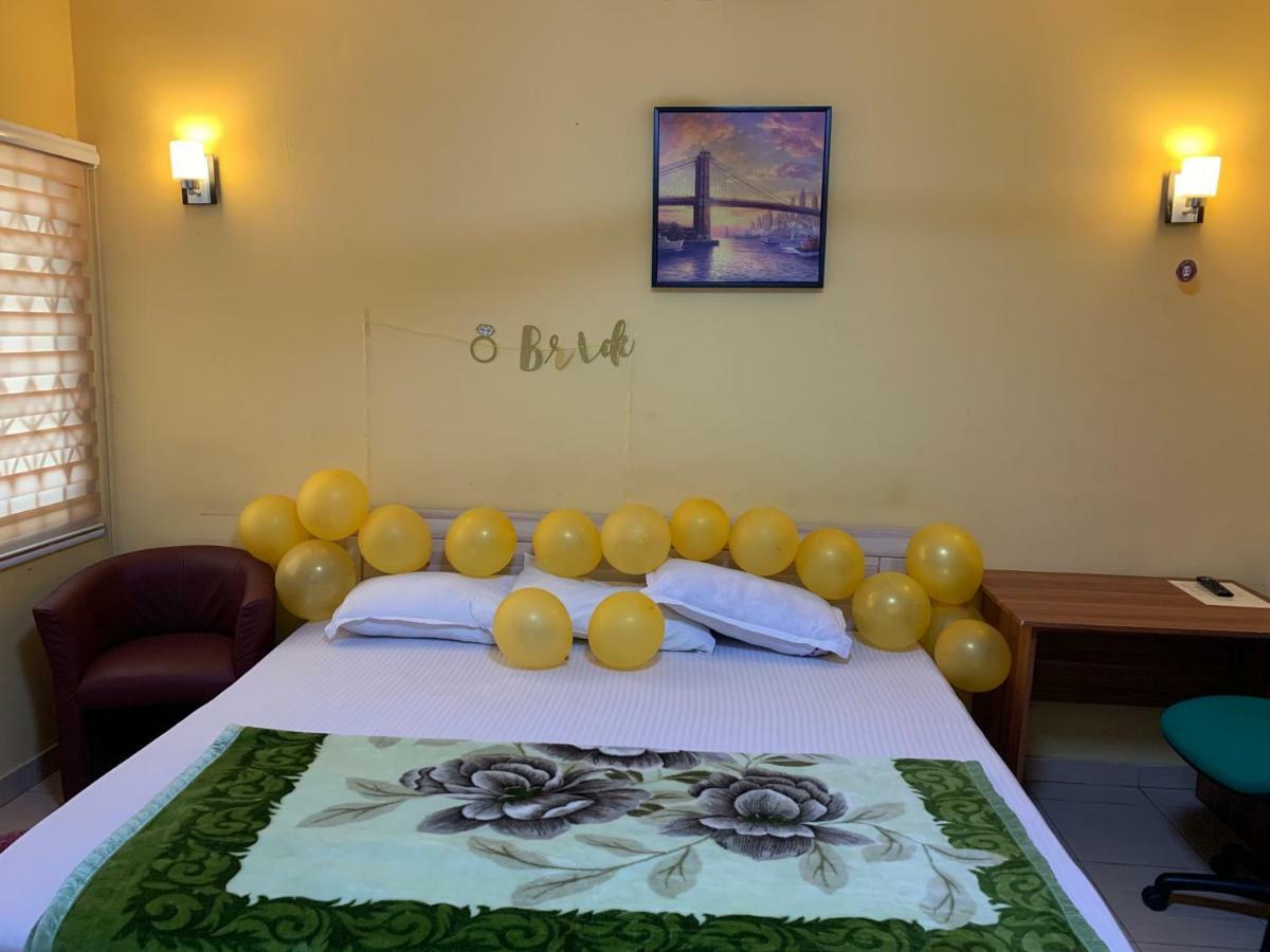 Bonsukoda Lodge Madina Buitenkant foto