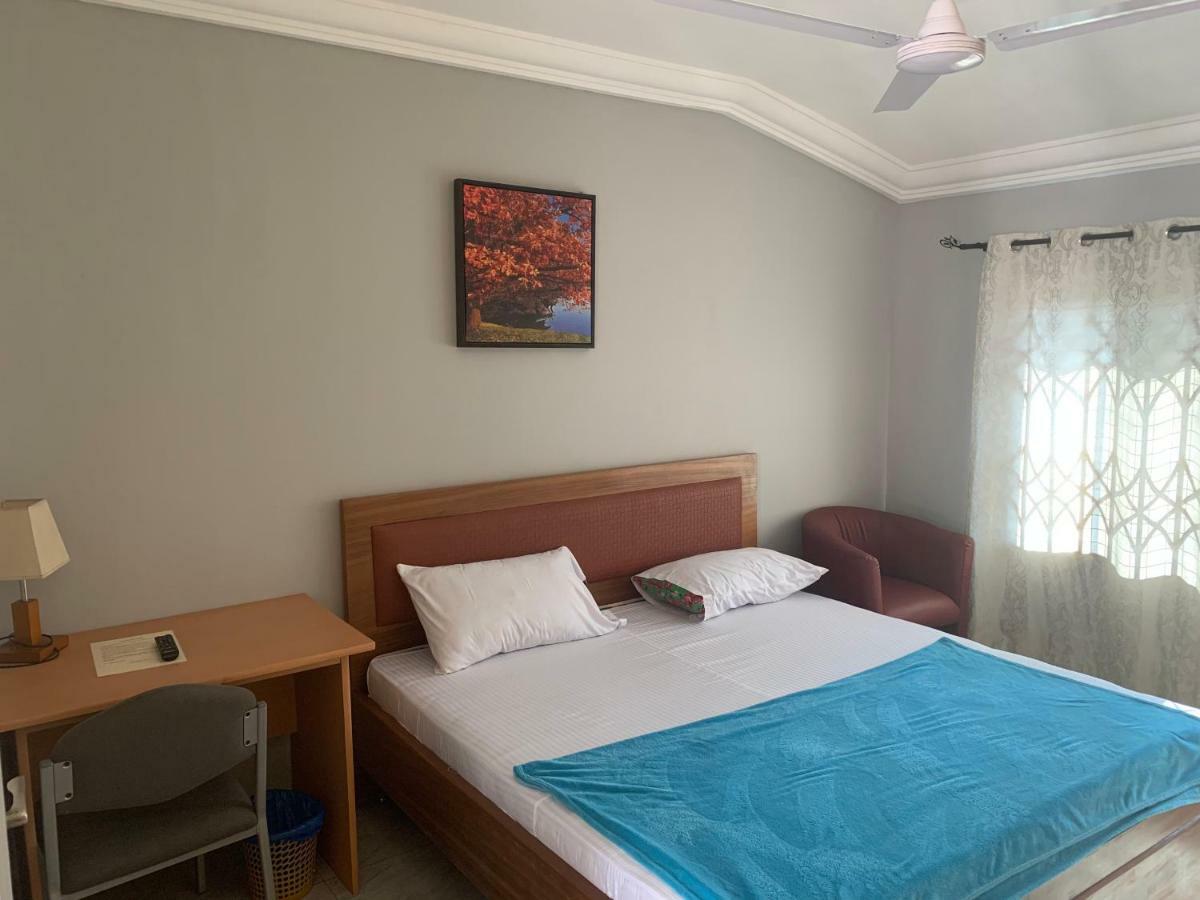 Bonsukoda Lodge Madina Buitenkant foto